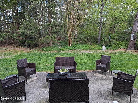 4th image of 609 B Willow Court #B