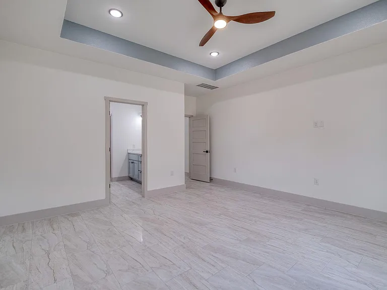 202 Washington St — Photo 14