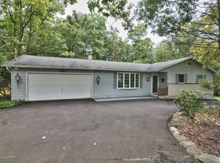 228 Lloyds Ln, Stroudsburg, PA 18360