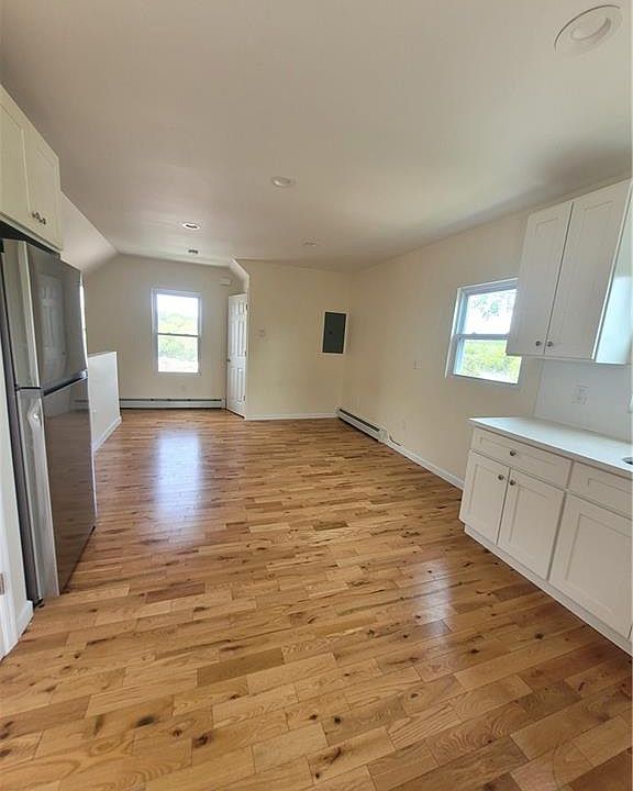 2nd image of 325 Locust St APT 3