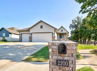 2200 Alta Vista Ln, Edmond, OK 73034