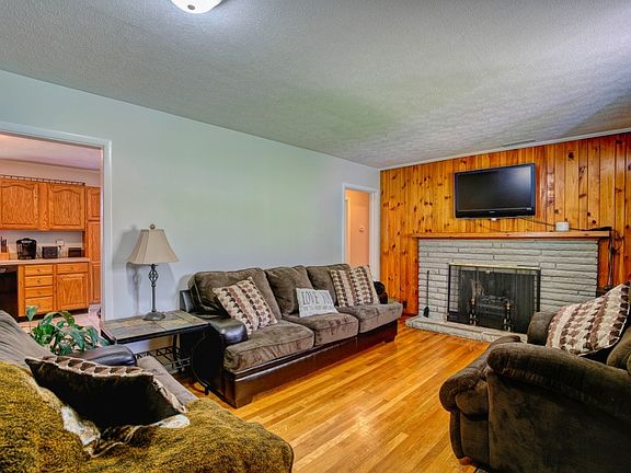 3rd image of 136 Highland Dr