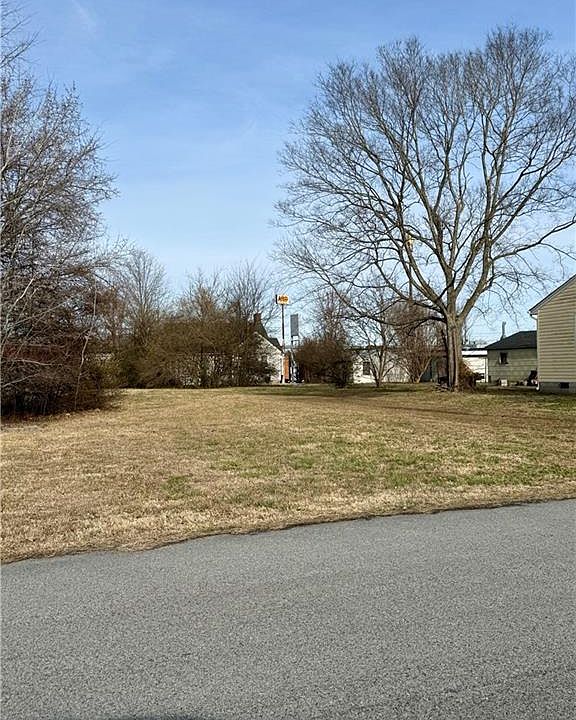 1st image of 0 Pine St