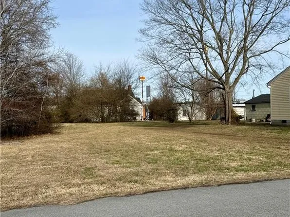 Pine St, Emporia, VA 23847