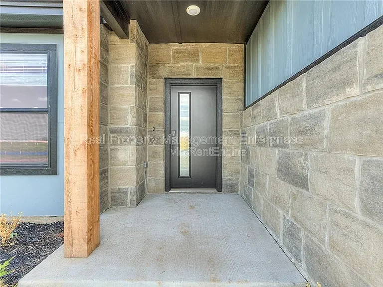 8104 NW 151st Cir — Photo 2