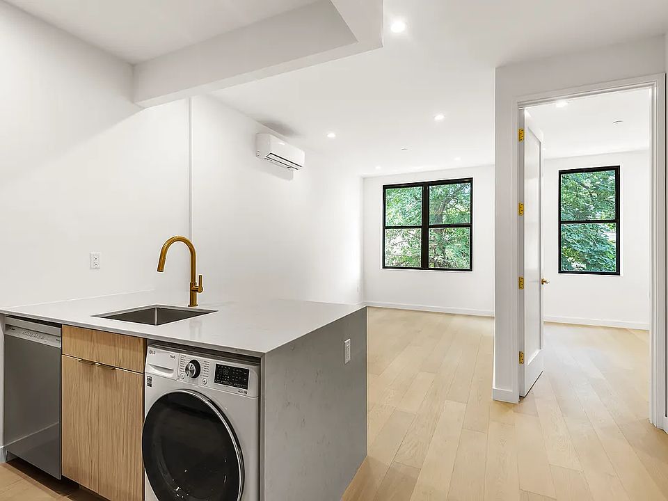 1st image of 285 Kingsland Ave #2R