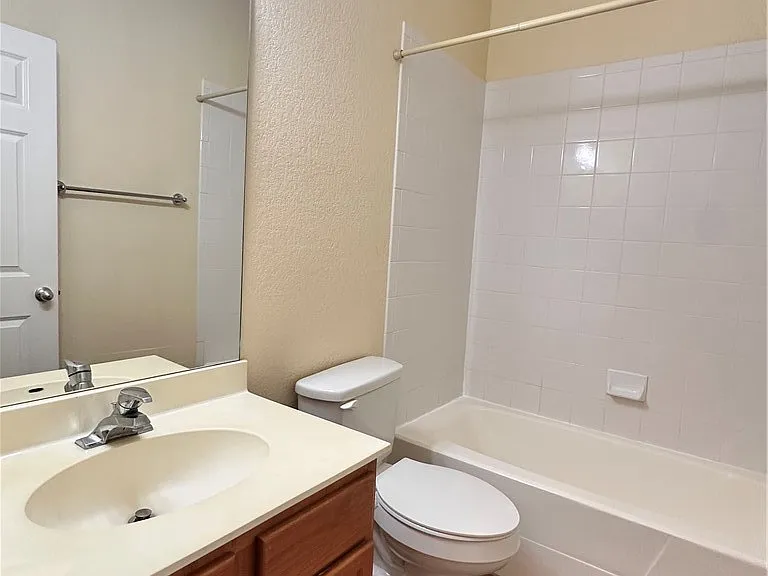 2050 Lisa Ln — Photo 34