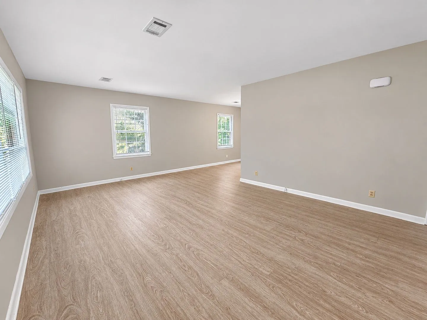 2 bed, 1.0 bath, 999 sqft, $1,495 — Photo 2