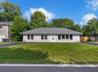 727 Skyline Dr, Barrington, IL 60010