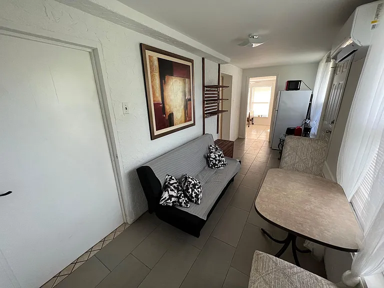 Can be a duplex rent 2x1 for a budget stay or 4x2