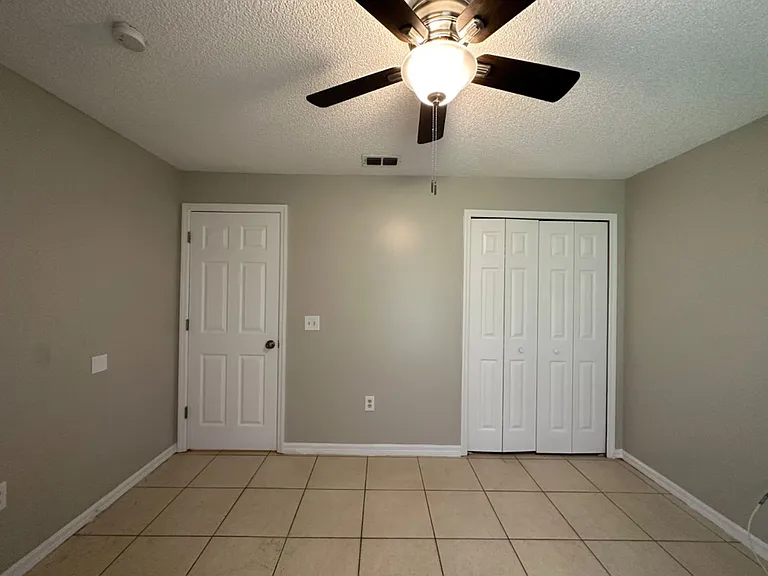 1123 Doncaster Ct — Photo 7