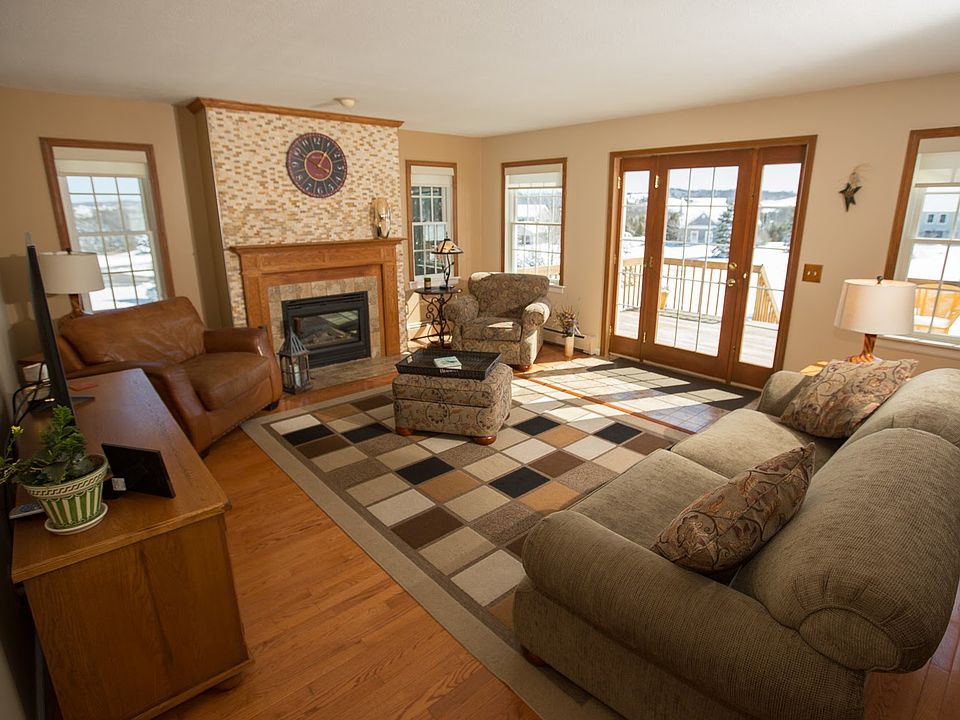 2nd image of 855 Evergreen Ct