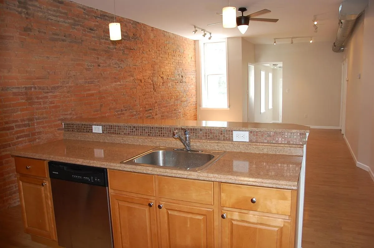 Building Photo - 1606 Ridge Ave #3