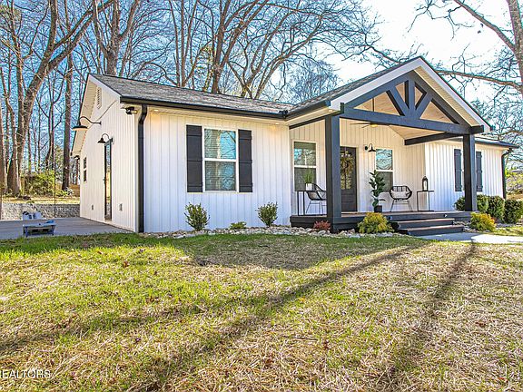 3rd image of 1604 Shirley Way