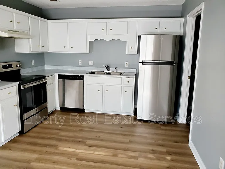 833 Ann Dr — Photo 2
