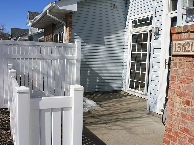 15620 Garrett Dr — Photo 6