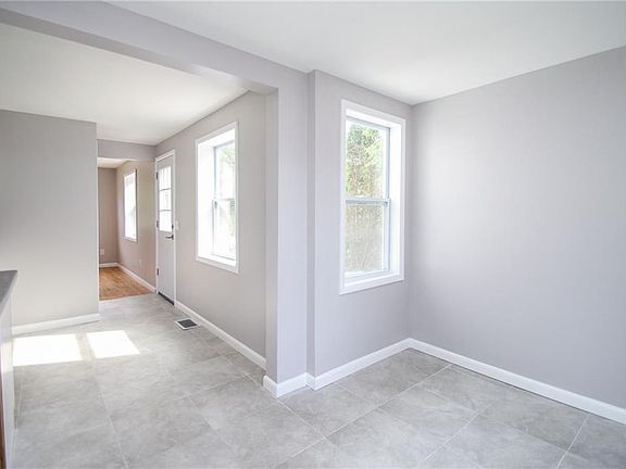 5th image of 1743 Division St