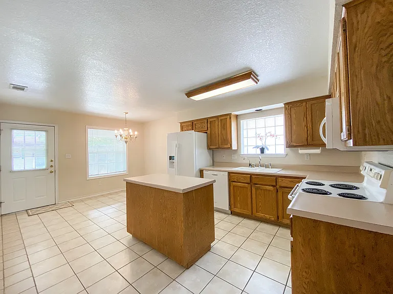 1663 Lantana Cir — Photo 5