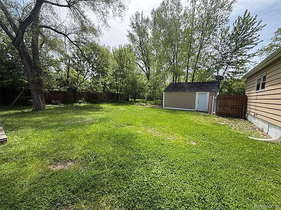 5th image of 2434 Thornton Ave