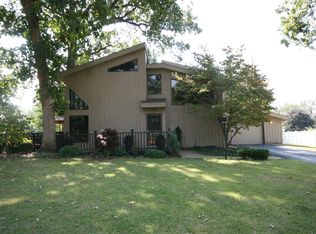 711 Apache Dr, Forsyth, IL 62535