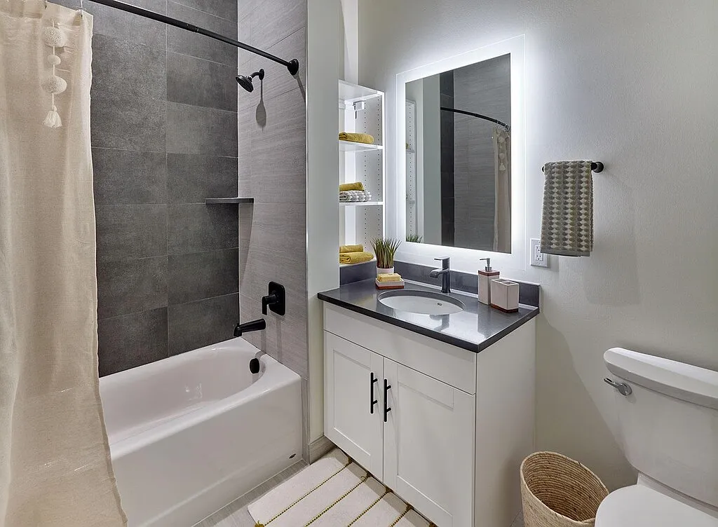 1 bed, 692 sqft, $4,105 — Photo 4