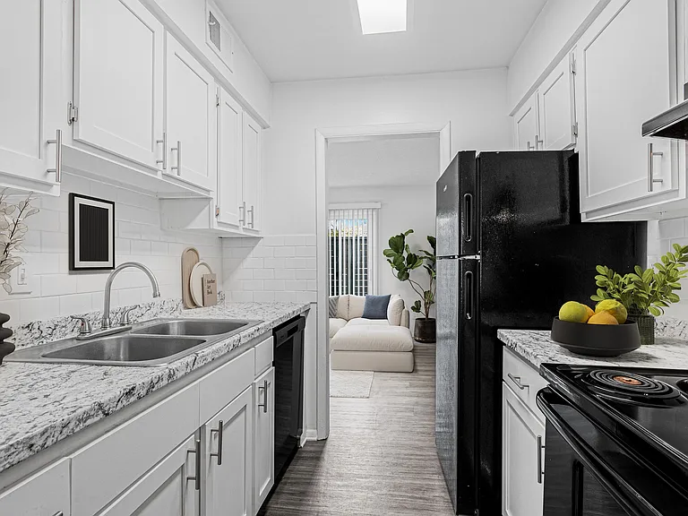 Crescent Place Apartments and Townhomes — Photo 8