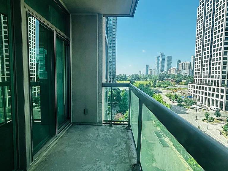 3504 Hurontario St #907 — Photo 5