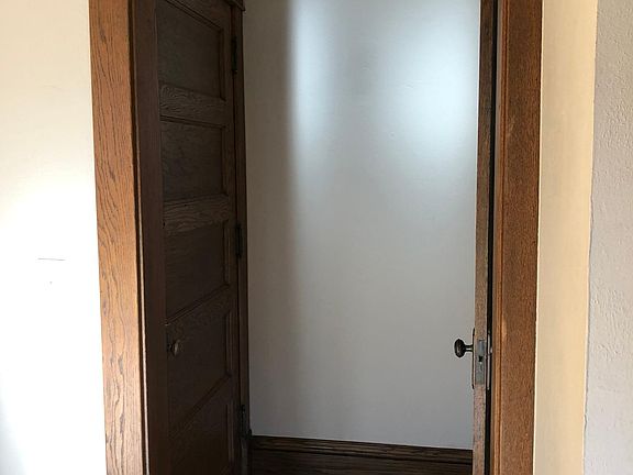 2nd image of 1703 Laurel Ave APT 3