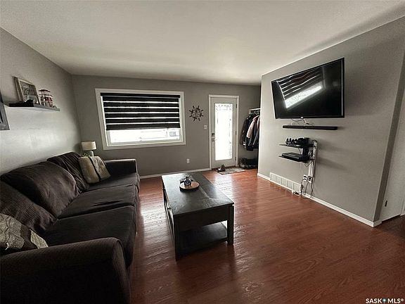 4th image of 1723 McCormick Cres