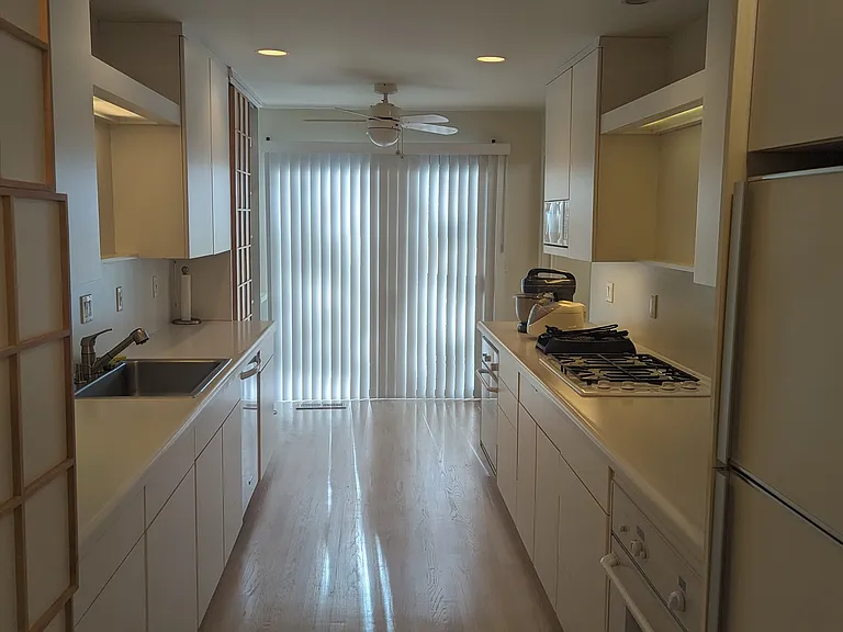 564 Sand Hill Cir — Photo 17