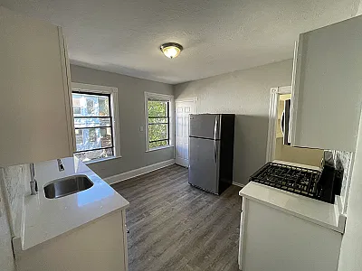 3 bed, 1100 sqft, $3,200 — Photo 2
