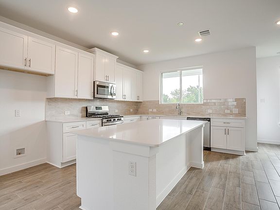 5th image of 7120 Talon Bluff Dr