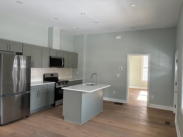 408 S East St #B — Photo 2