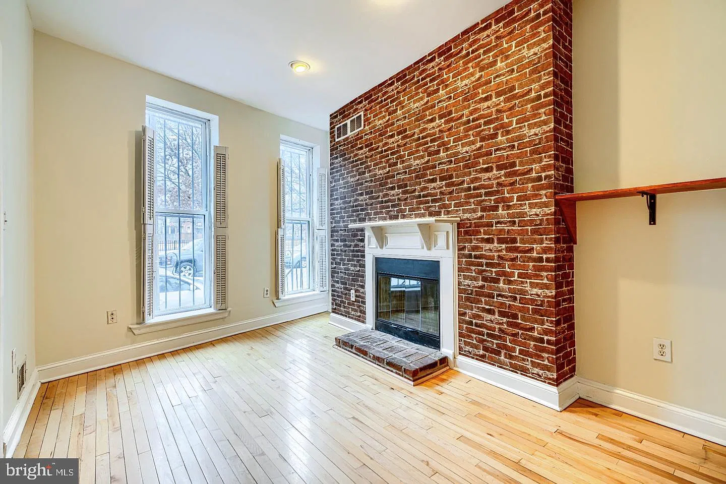 3 bed, 2.5 bath, 1276 sqft, $2,700 — Photo 3