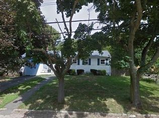 635 Bourdois Ave, Bellport, NY 11713