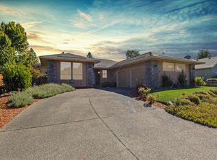 1183 Ironwood Dr, Grants Pass, OR 97526