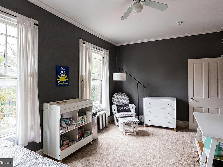 240 E Walnut St — Photo 23