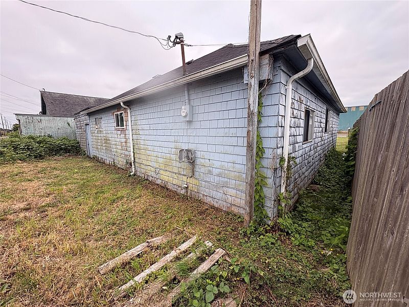 5th image of 2615 Bay Avenue