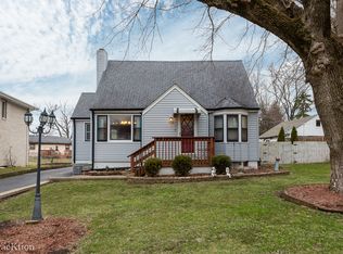319 Central Ave, Willowbrook, IL 60527