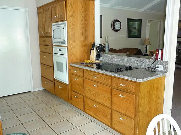 Kitchen with pull out drawers