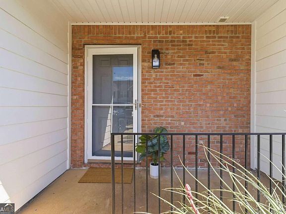 4th image of 702 Georgetown Ct