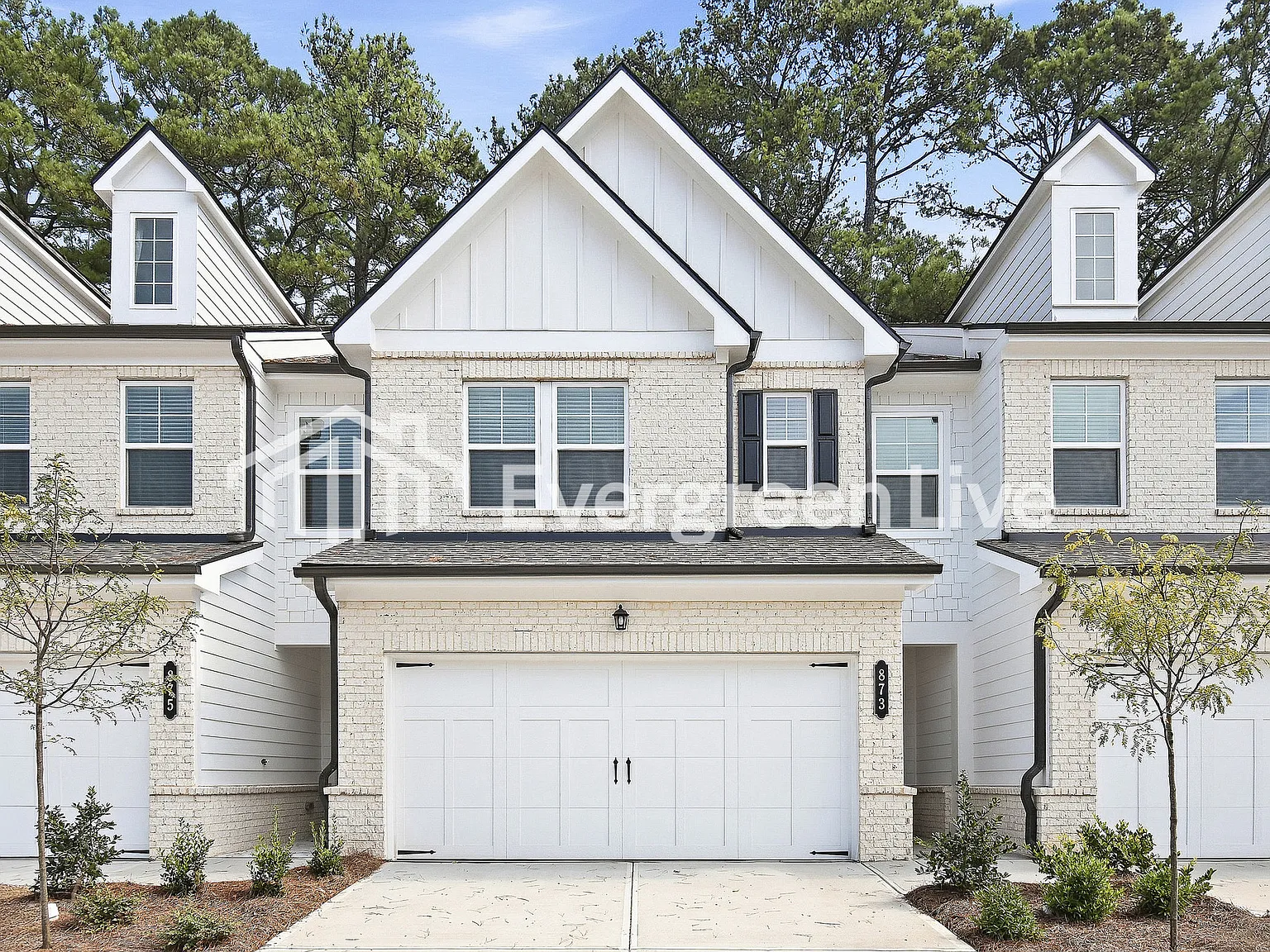 3 bed, 2.5 bath, 1831 sqft, $2,135 — Photo 1