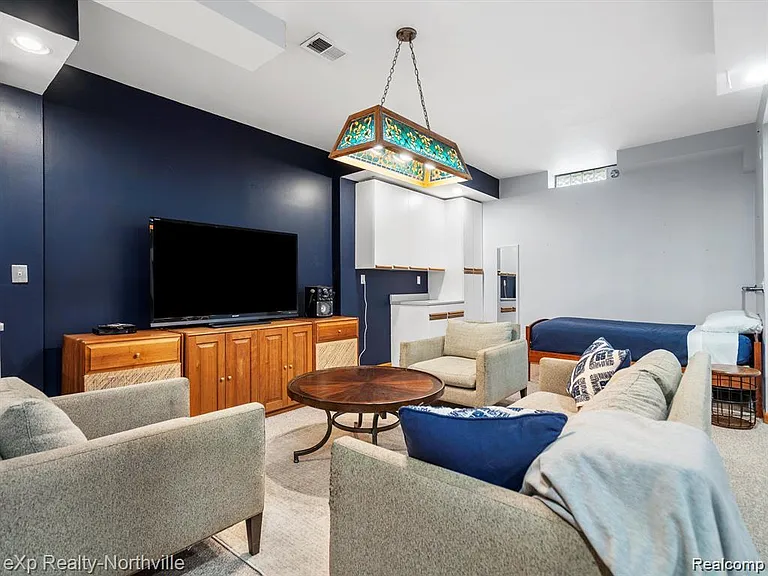 38205 Connaught Dr — Photo 41