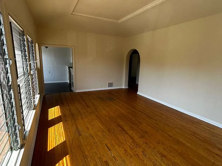 636 S Dunsmuir Ave #201 — Photo 2