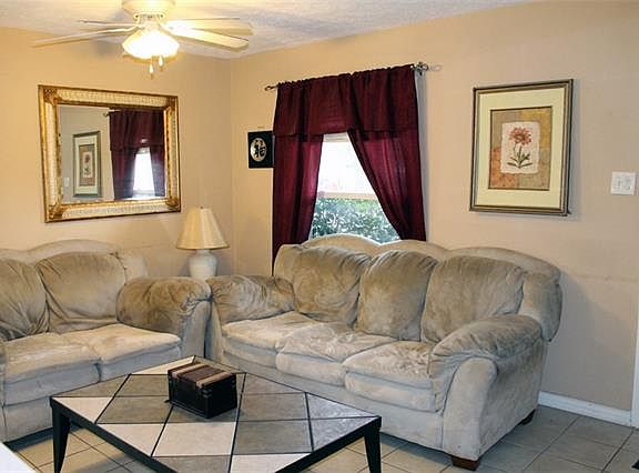 3rd image of 1401 Marion Dr