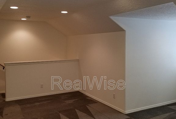 5th image of 16139 Park Dr