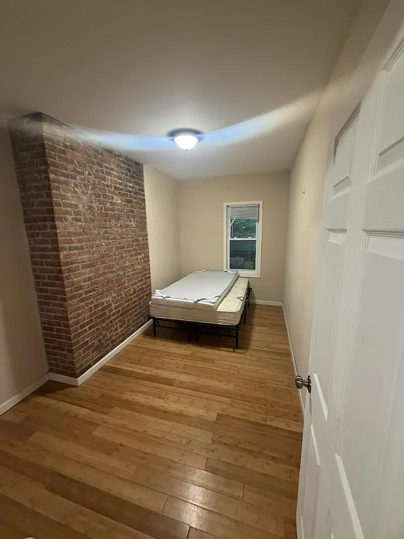 92 Henry St - Unit 2 — Photo 3