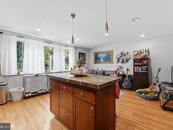 5th image of 636 Green Ln