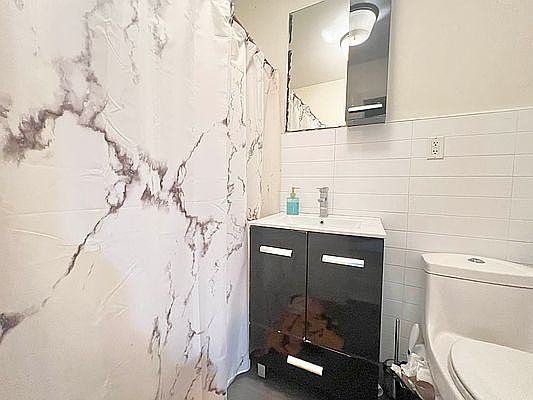 5th image of 234 Pulaski St #3