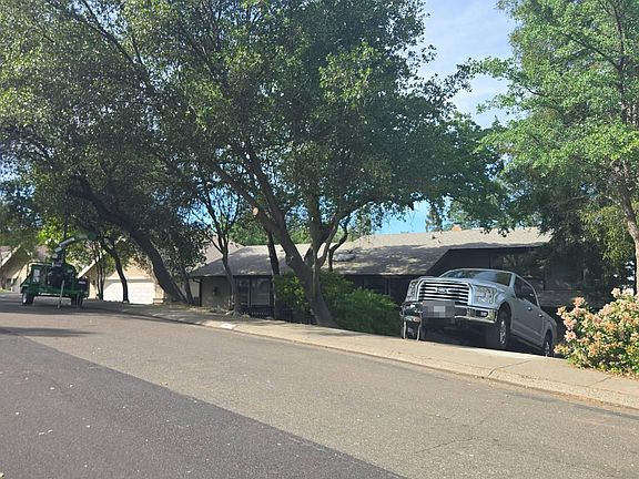 2nd image of 8481 Oakwind Ct